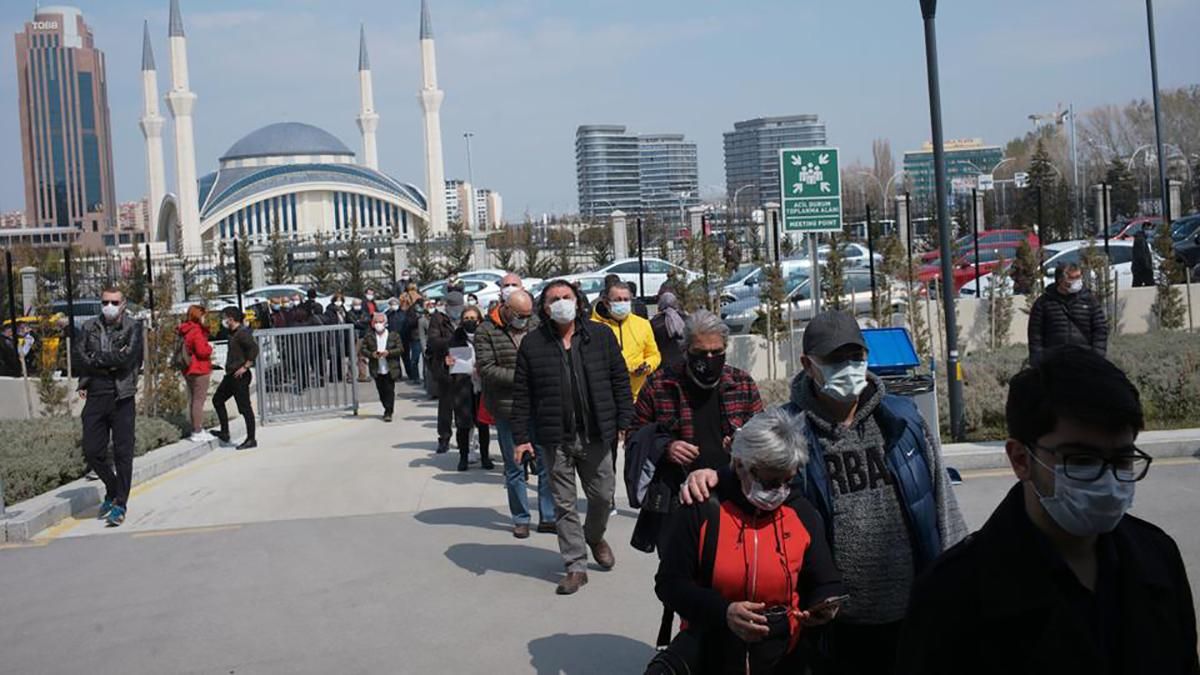 Турция ослабляет карантин и сокращает комендантский час