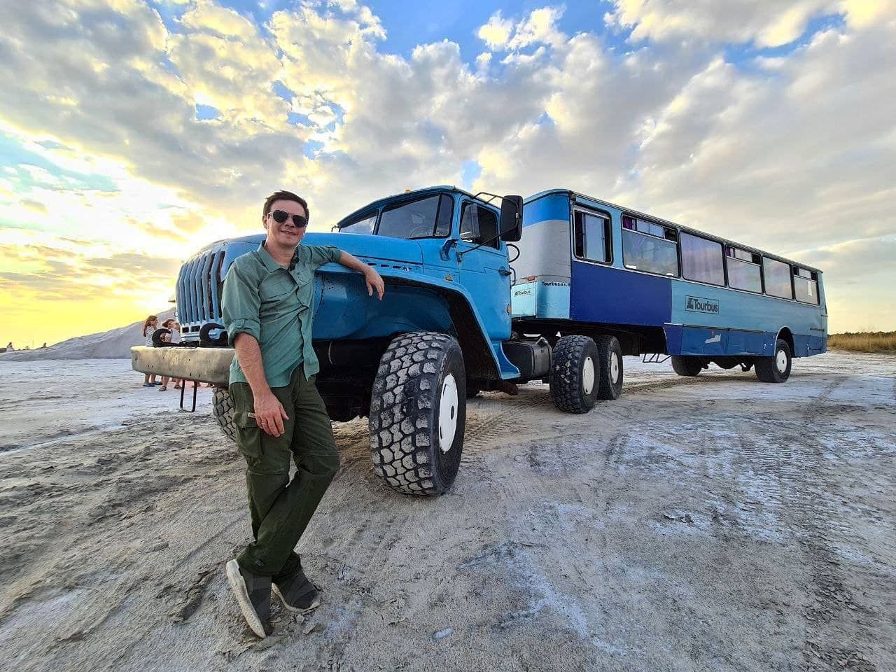 Мандруй Україною з Дмитром Комаровим Мандруй Україною з Дмитром Комаровим