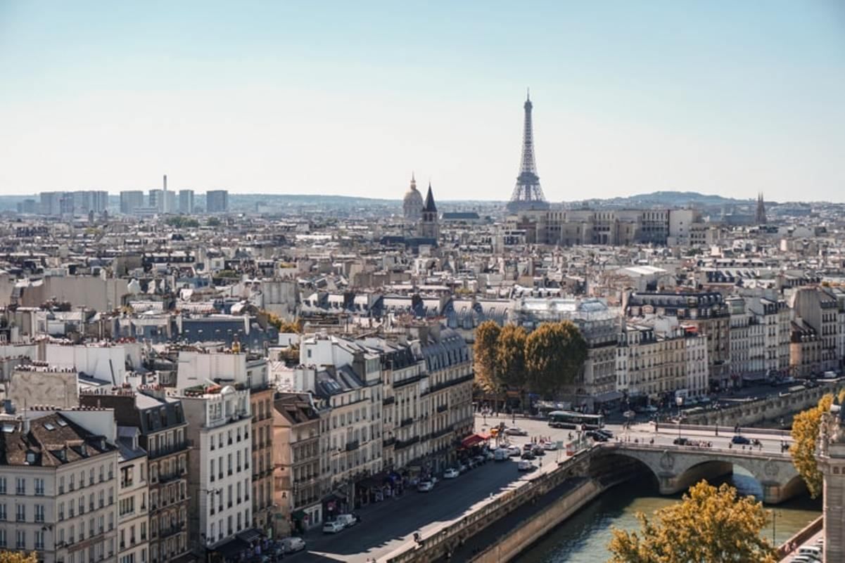Франция с 9 июня начнет принимать туристов