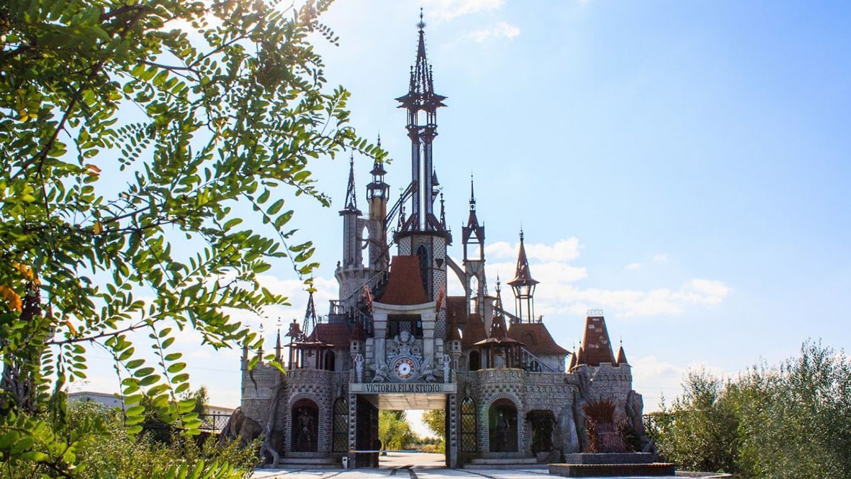 Диснеївський замок в Україні: маршрут до казкової будівлі