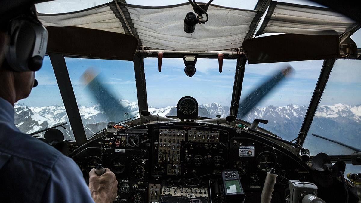 Пилот нашел страшную записку от коллеги внутри самолета о чем она Пилот нашел страшную записку от коллеги внутри самолета о чем она