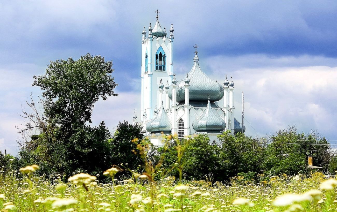 3 незвичні села, які вас здивують: цікаві локації за містом в Україні