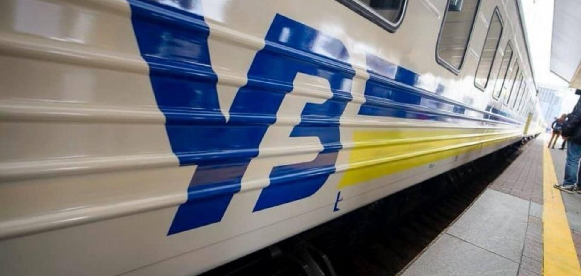 Укрзалізниця призначила додаткові потяги на святкові вихідні Укрзалізниця призначила додаткові потяги на святкові вихідні