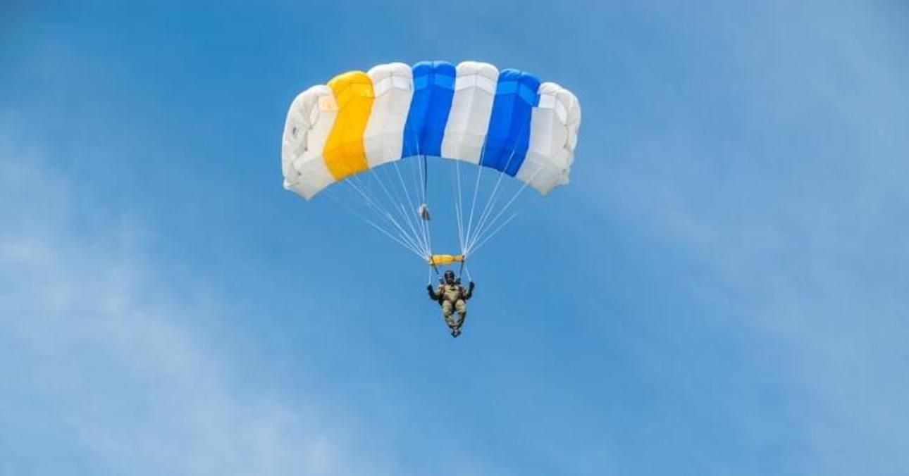 Где в Украине прыгнуть с парашютом и во сколько это обойдется