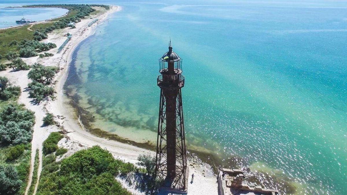 Коли Джарилгацький маяк закриють на реконструкцію Коли Джарилгацький маяк закриють на реконструкцію