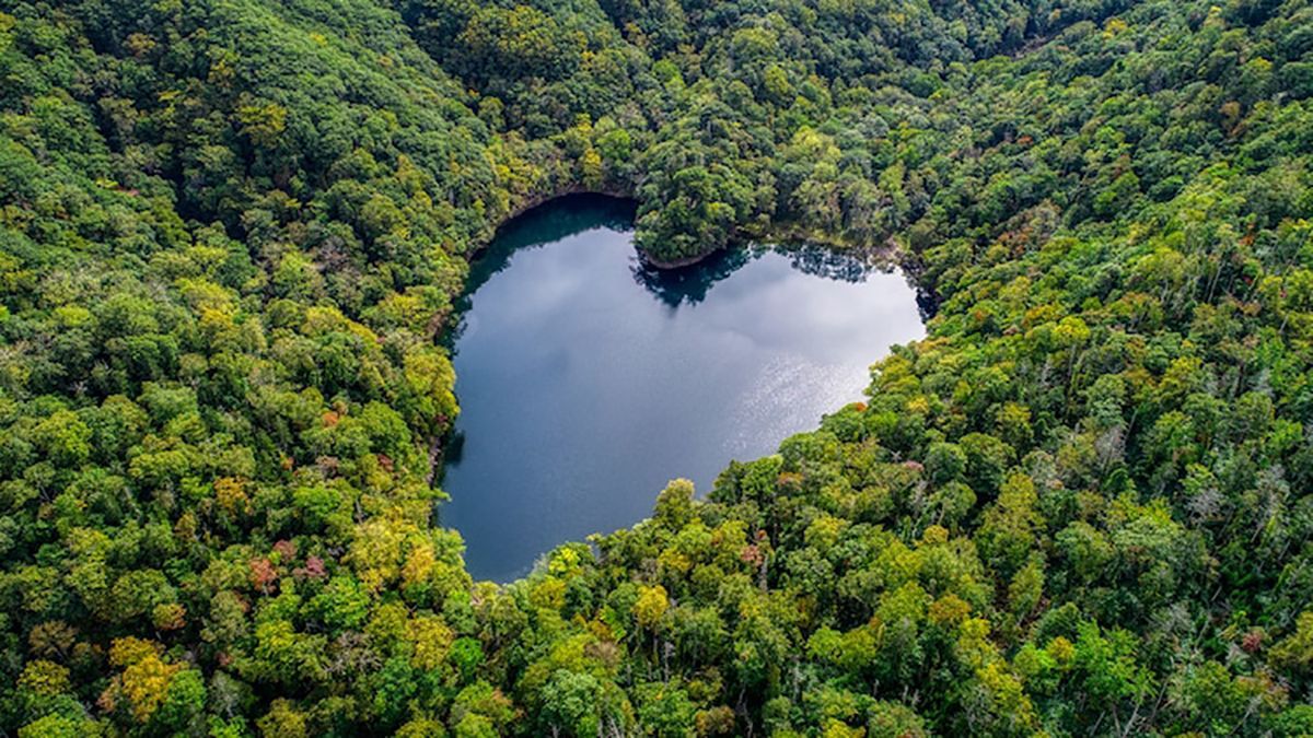 Озеро в Японии, имеет идеальную форму сердца