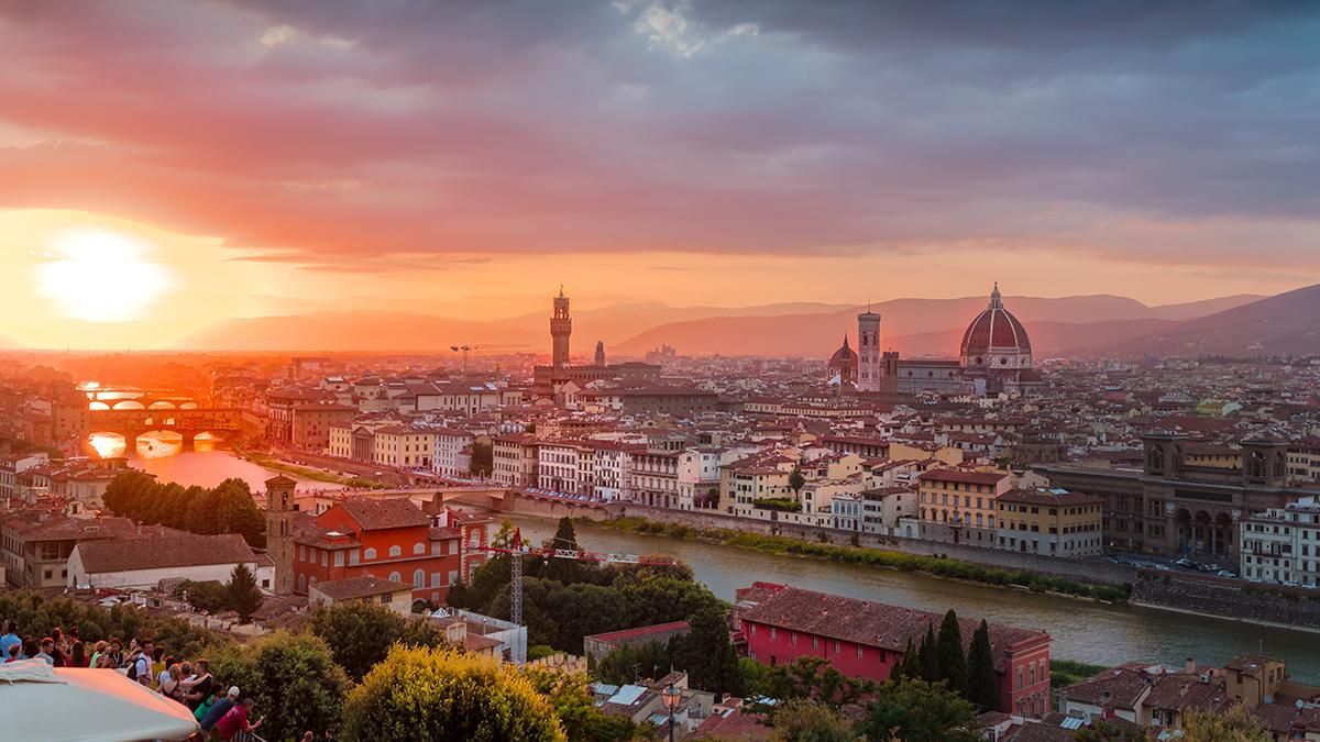У Флоренції штрафуватимуть туристів за нічні прогулянки центром У Флоренції штрафуватимуть туристів за нічні прогулянки центром