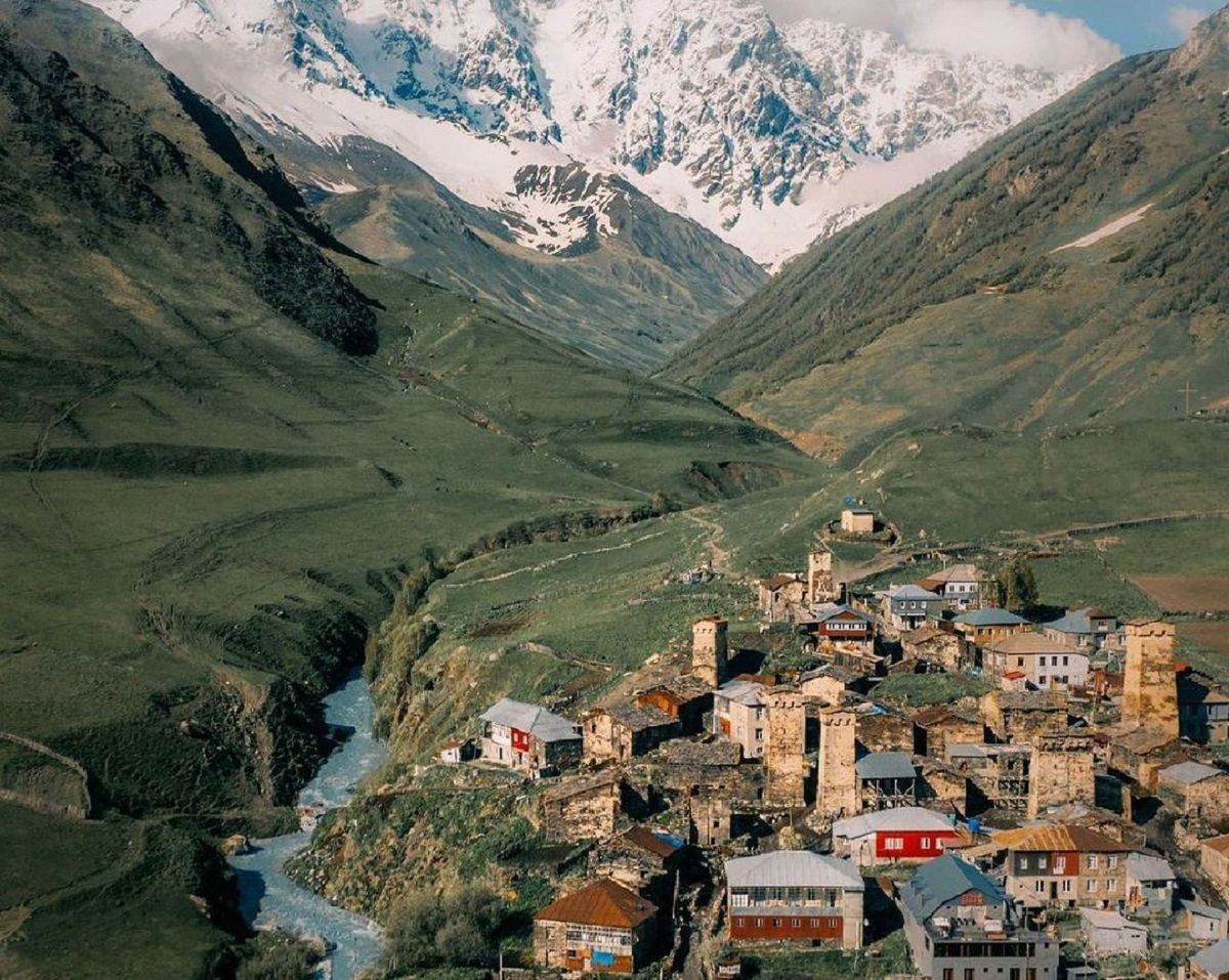 Грузинське селище в обіймах гір: Сванетія дивує красою