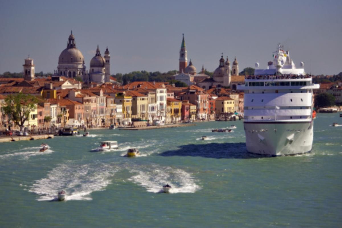 Круїзним лайнерам заборонять заходити в центр Венеції