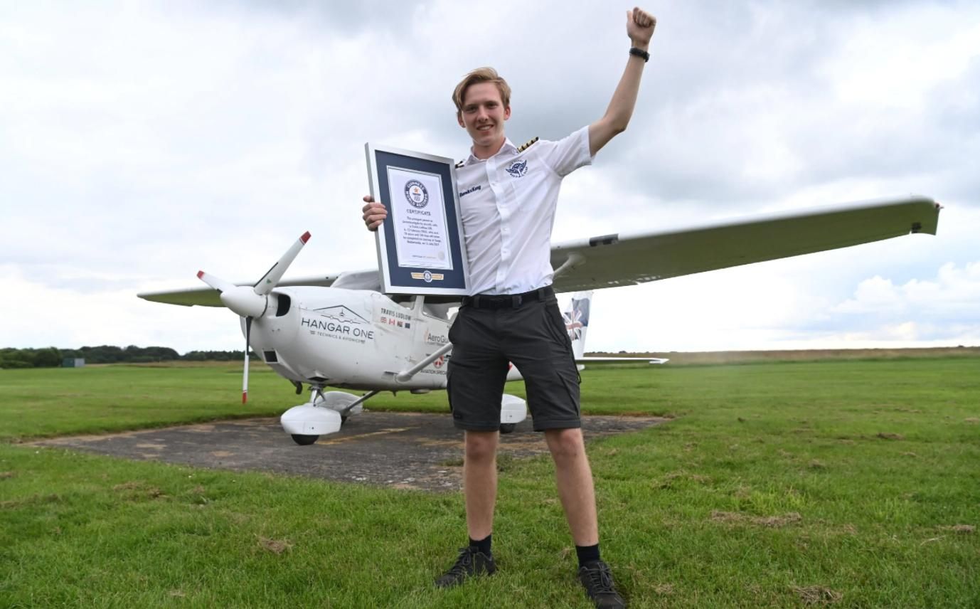 Самый молодой в мире пилот совершил кругосветное путешествие за 44 дня