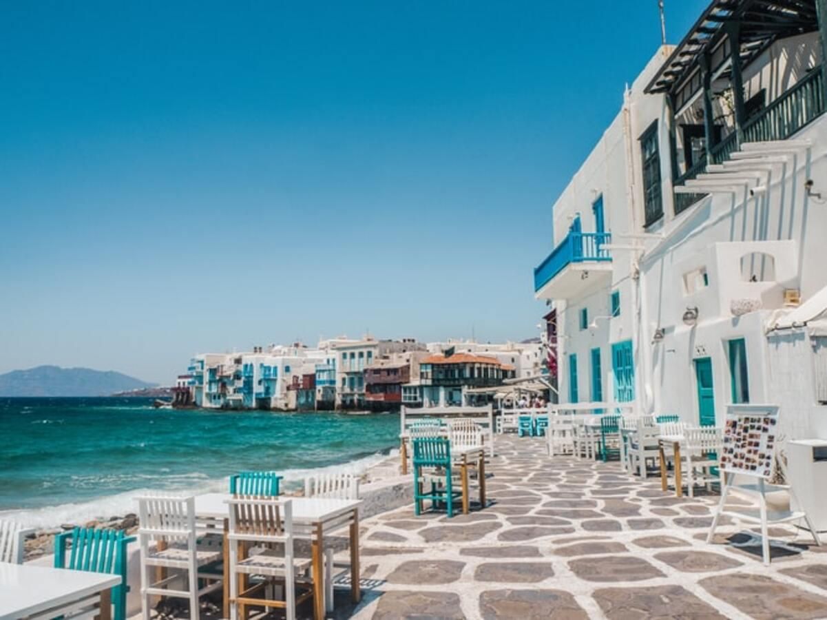 На греческом острове Миконос запретили музыку в магазинах, барах и кафе