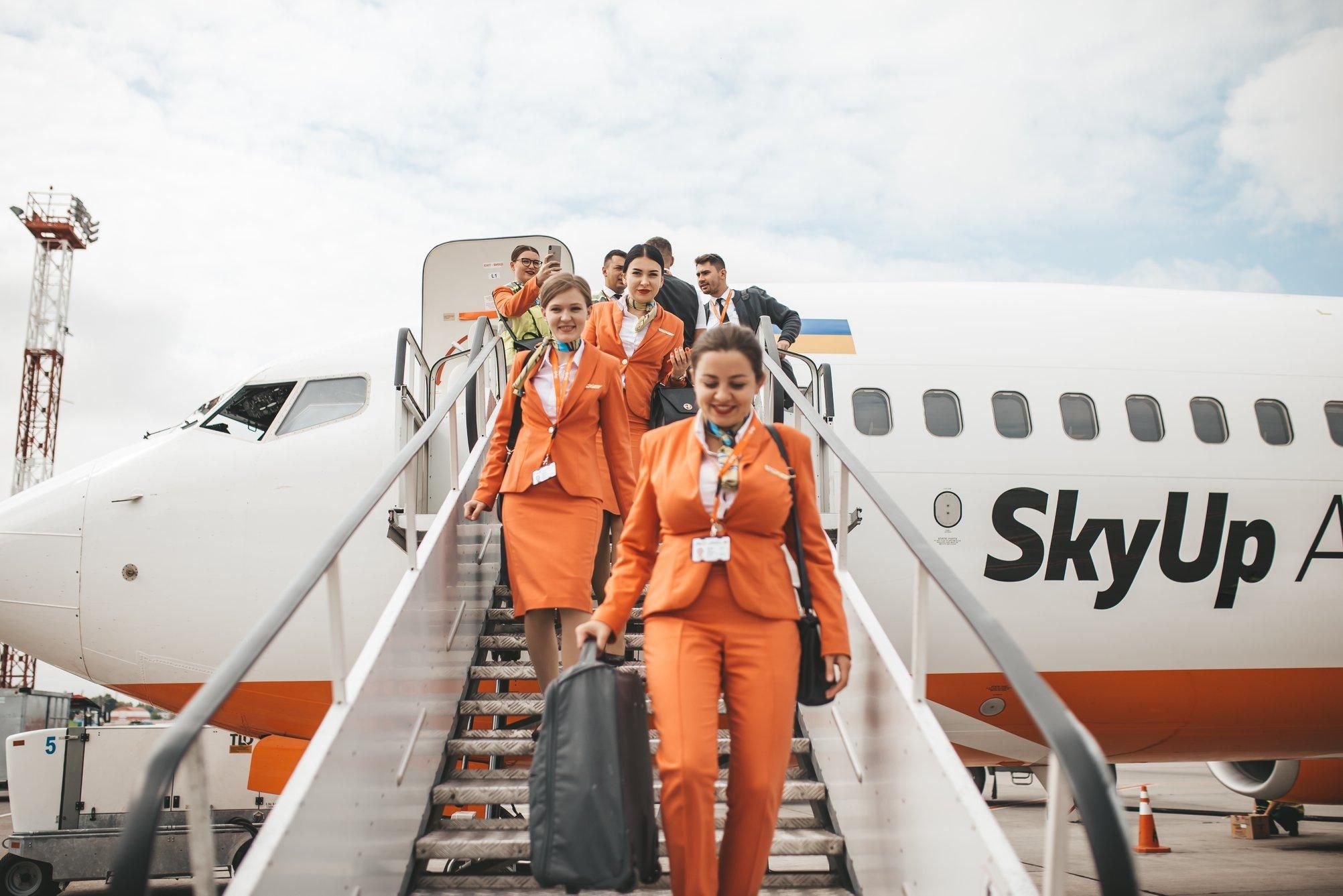 Жодних підборів: SkyUp оновив форму бортпровідників – фото Жодних підборів: SkyUp оновив форму бортпровідників – фото