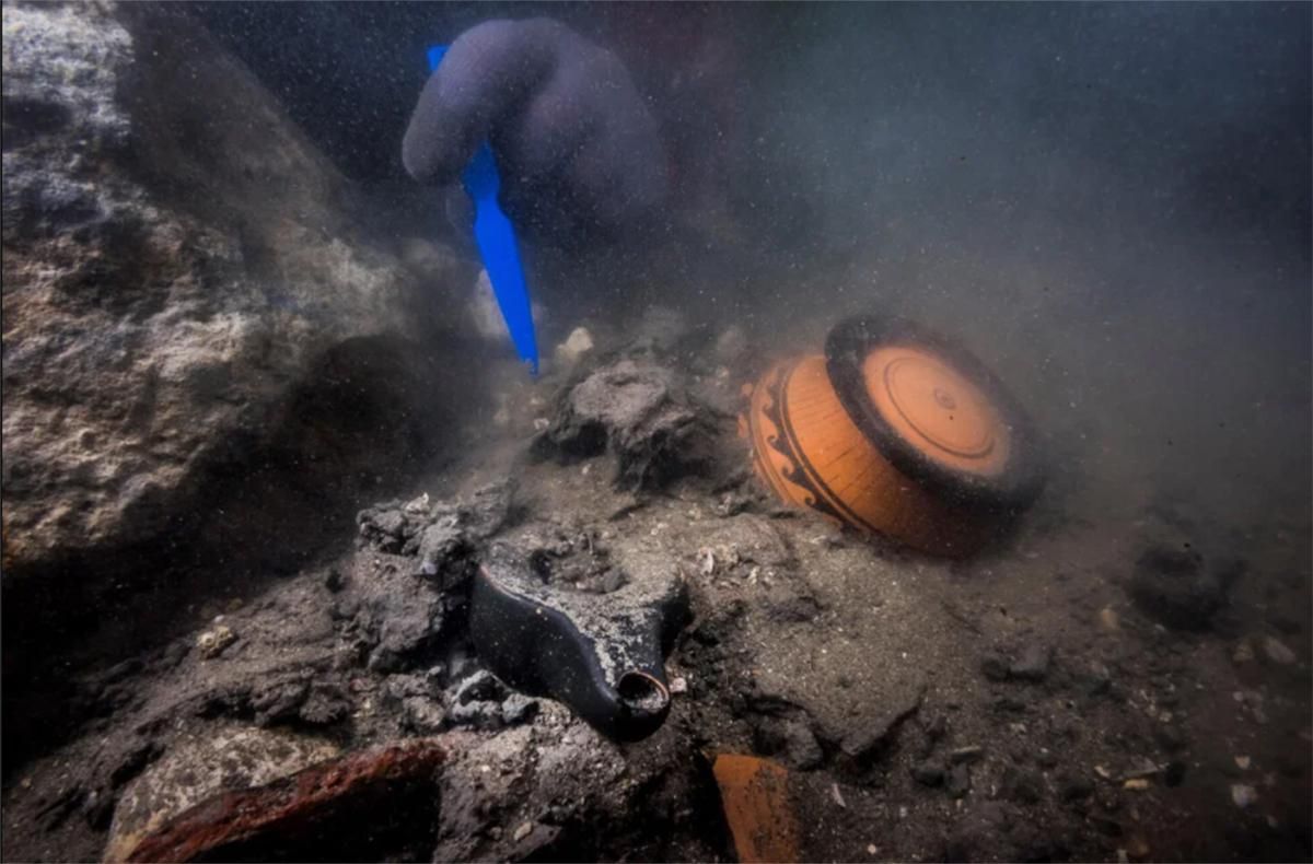 Понад 2 тисячоліття : фото затопленого судна стародавнього Єгипту Понад 2 тисячоліття : фото затопленого судна стародавнього Єгипту