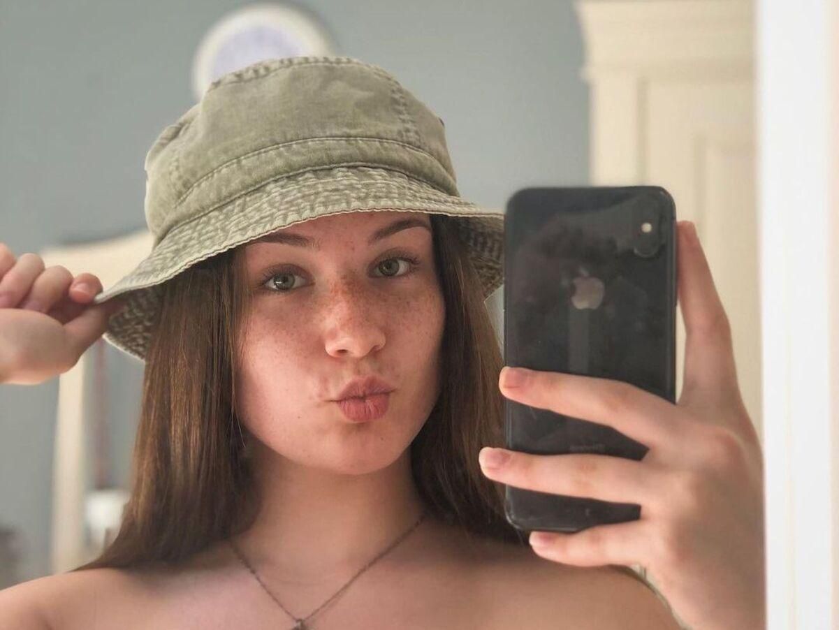 Стюардеса ледь не вигнала пасажирку літака через її шорти: чим все закінчилося - 8 августа 2021 - Travel Стюардеса ледь не вигнала пасажирку літака через її шорти: чим все закінчилося - 8 августа 2021 - Travel