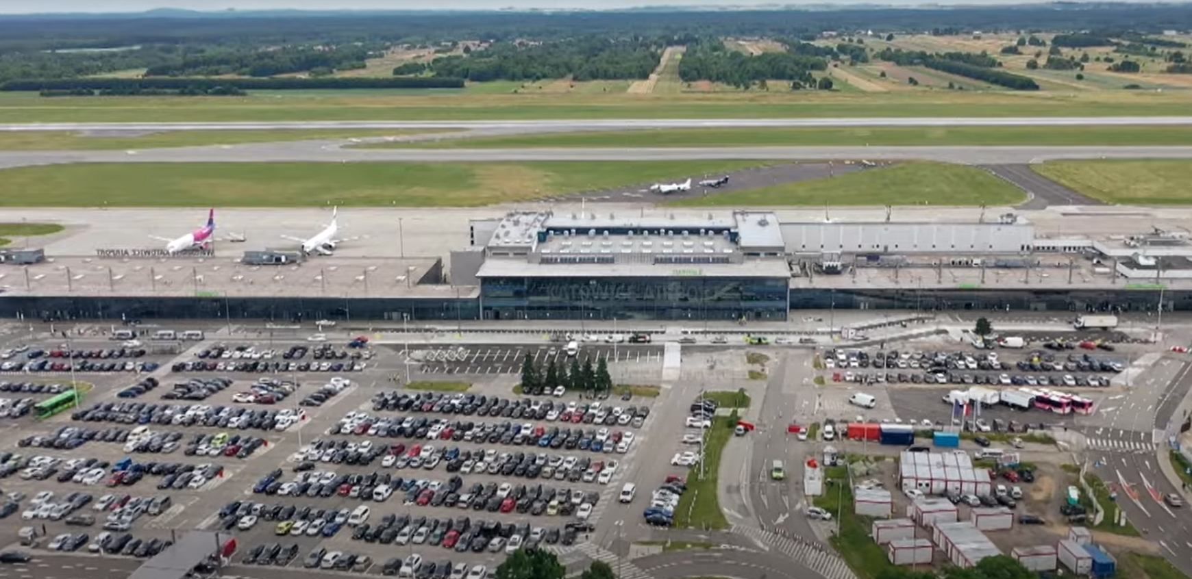 Нове життя аеропорту в Катовіце: як виглядає оновлений термінал
