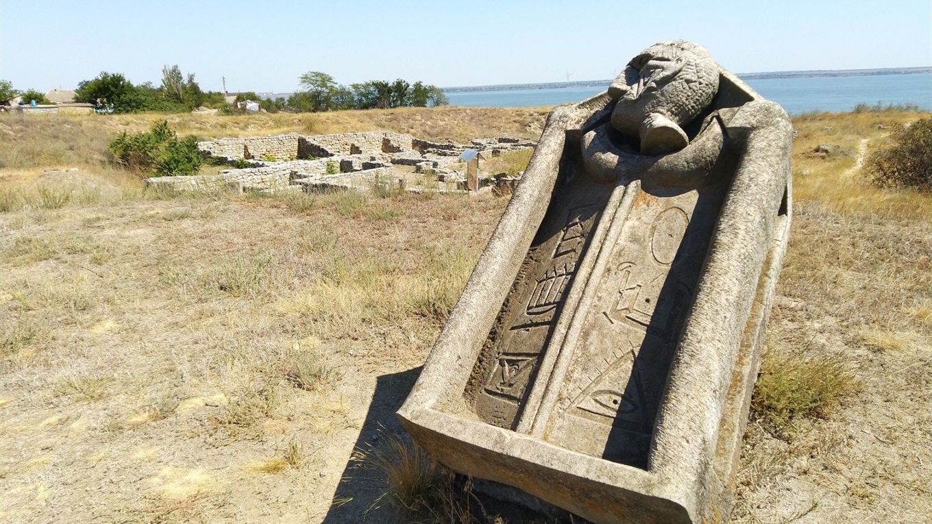 Античная Ольвия: туристы едут в город на берегу Бугского лимана Античная Ольвия: туристы едут в город на берегу Бугского лимана