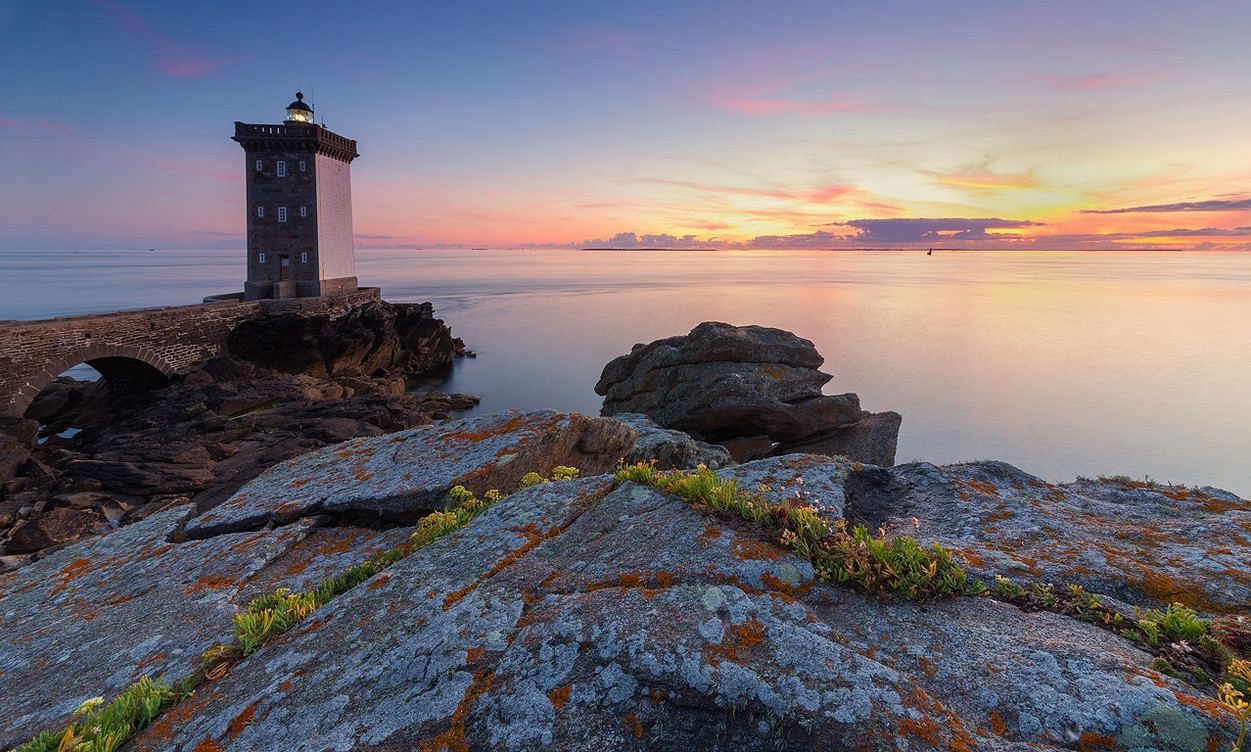 Перевірений хвилями маяк Керморван у Франції – атмосферні фото Перевірений хвилями маяк Керморван у Франції – атмосферні фото