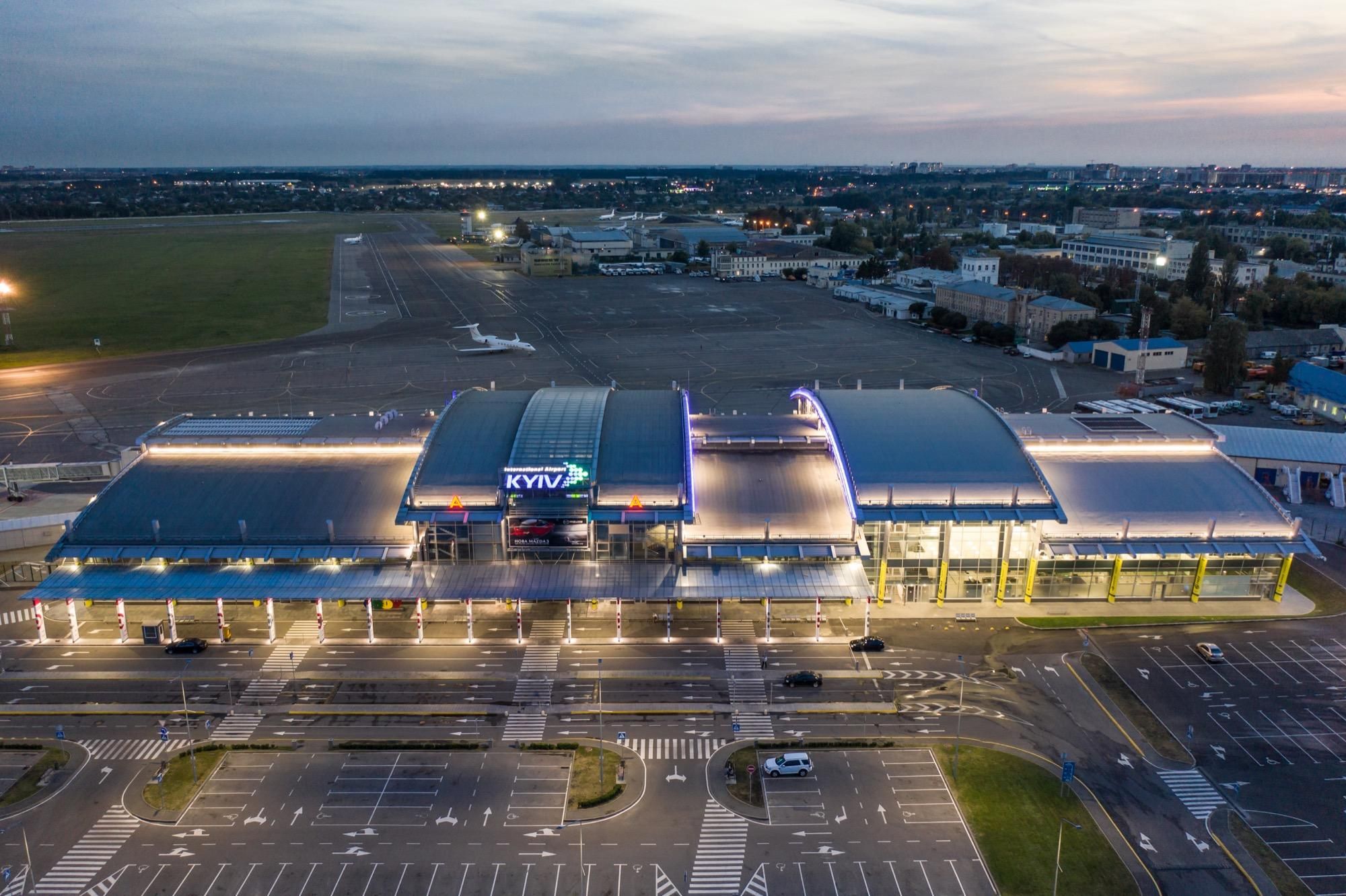 Путь пассажира в аэропорту Киев воссоздали полетом дрона: видео Путь пассажира в аэропорту Киев воссоздали полетом дрона: видео