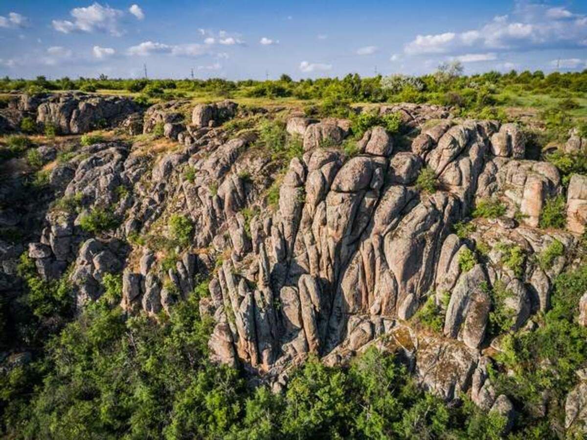 Актовський каньйон: чим вражає і де зупинитися Актовський каньйон: чим вражає і де зупинитися