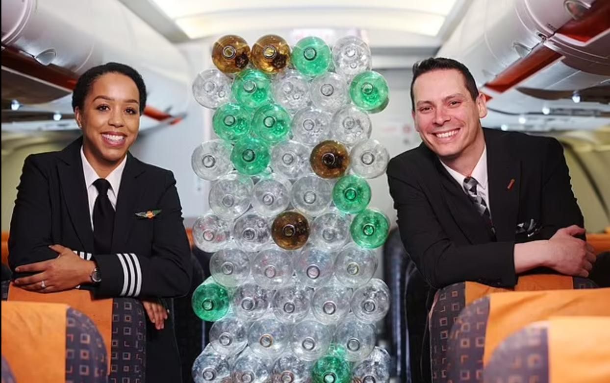 EasyJet представила нову уніформу з переробленого пластику EasyJet представила нову уніформу з переробленого пластику