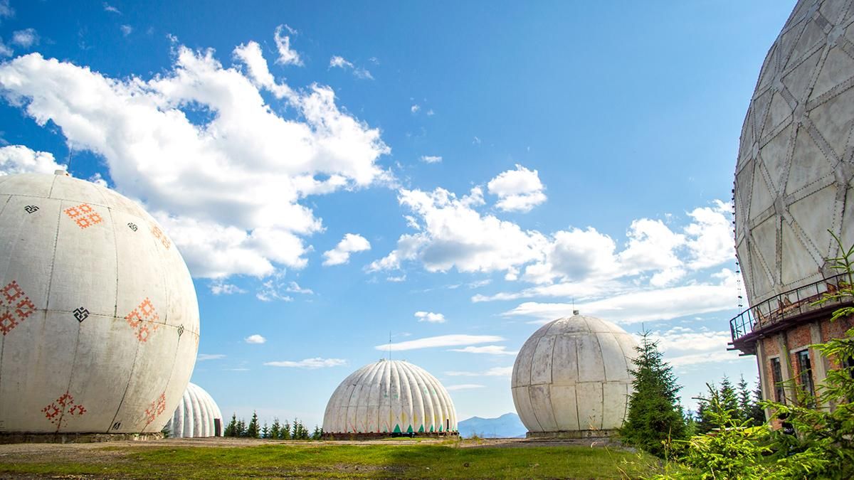 Военные объекты Украины, покинули военные, но облюбовали туристы Военные объекты Украины, покинули военные, но облюбовали туристы