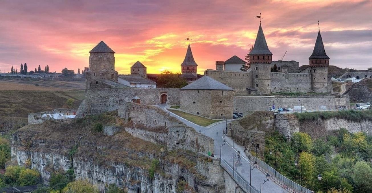 7 чудес України: історико-культурні пам'ятки України 7 чудес України: історико-культурні пам'ятки України