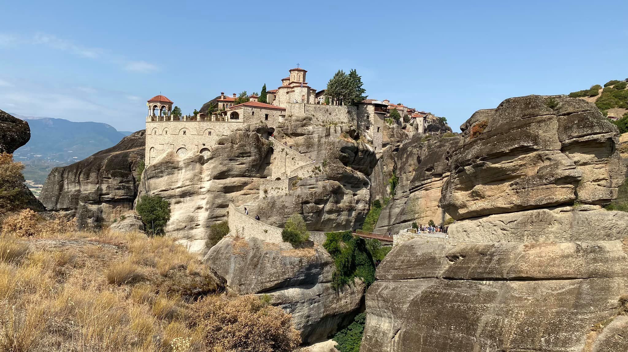 "8 диво світу" показали з висоти пташиного польоту: захопливе відео скель Метеори - Travel "8 диво світу" показали з висоти пташиного польоту: захопливе відео скель Метеори - Travel