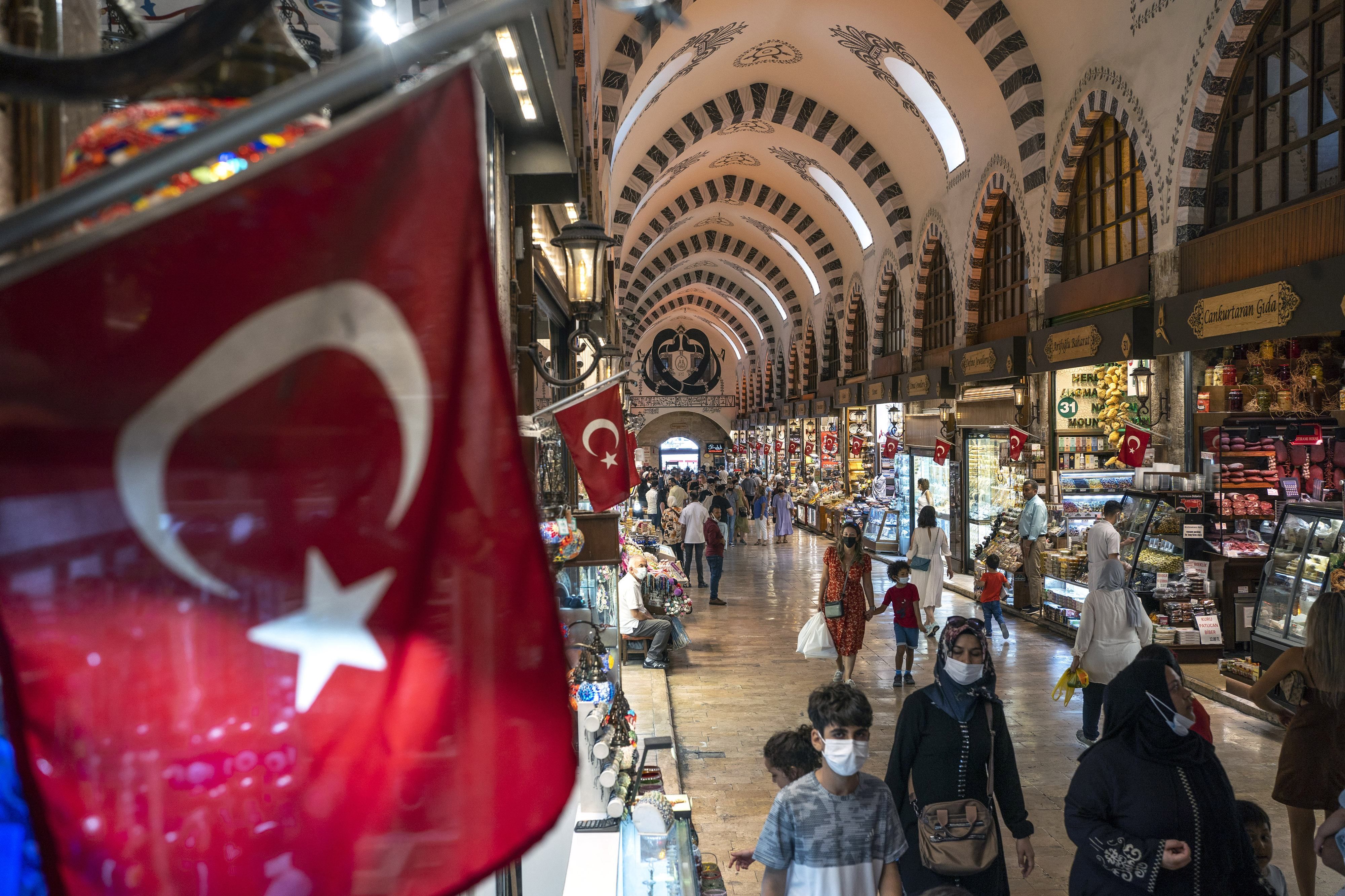 Чи стосуватимуться туристів нові карантинні обмеження в Туреччині: офіційні дані - Travel