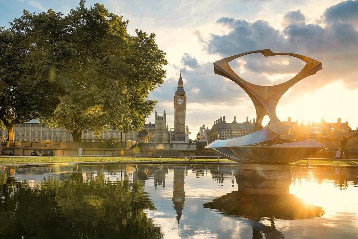 Фотограф створив унікальну серію про підземне коріння відомих пам'яток Фотограф створив унікальну серію про підземне коріння відомих пам'яток