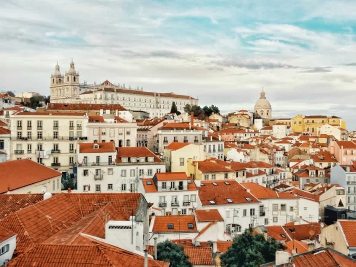 Португалия ослабила COVID-ограничения: что изменилось - Travel