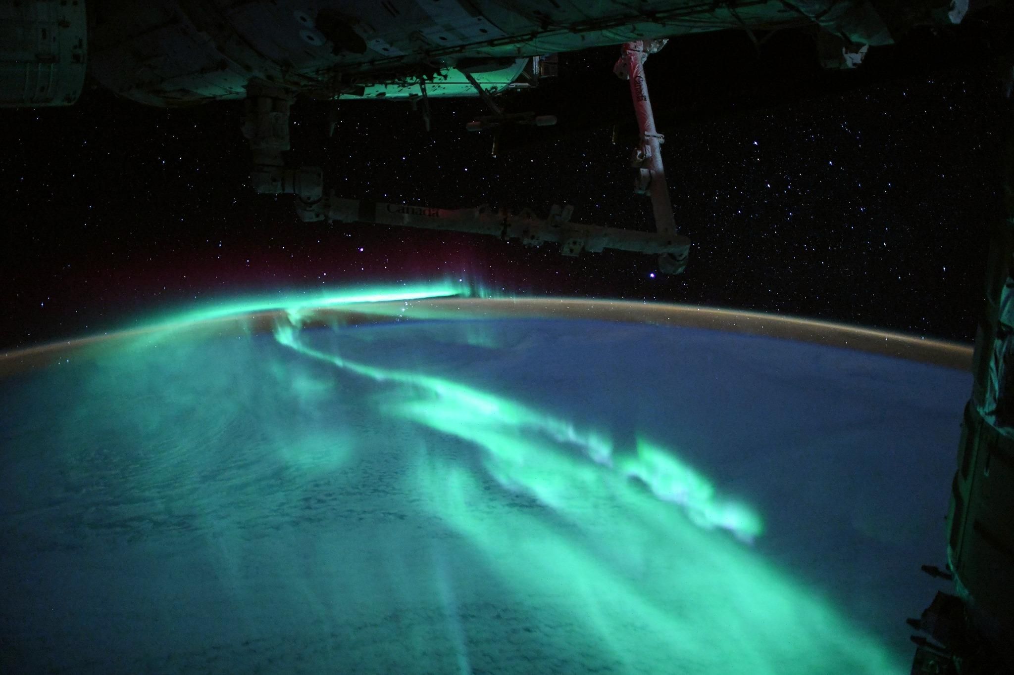 "Світанок півдня" очима астронавта: космічно красиві знімки полярного сяйва - Travel