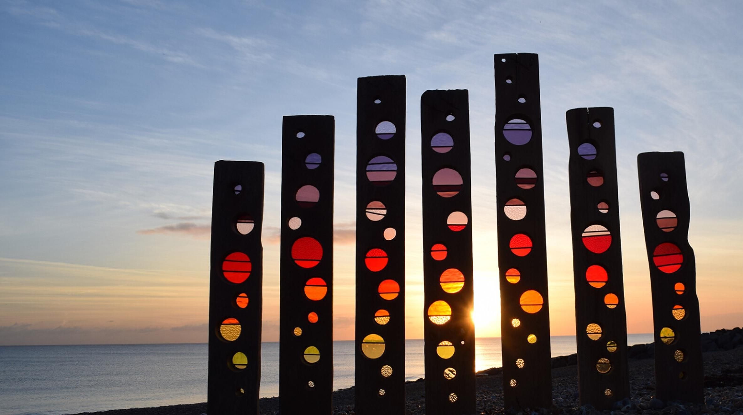 Скульптури з вітражами виграють барвами на морських узбережжях: дивовижні фото - Travel Скульптури з вітражами виграють барвами на морських узбережжях: дивовижні фото - Travel