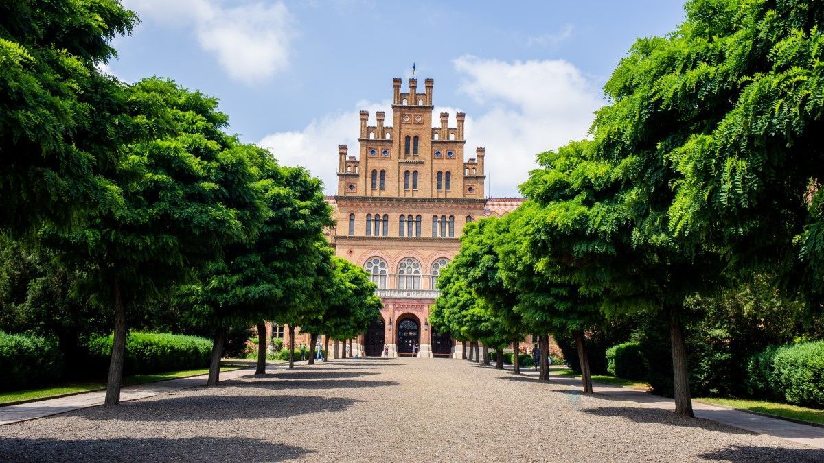 Як організувати незабутню мандрівку у Чернівці та побачити Майкла Джексона і Гоґвортс - Новини Чернівців - Travel Як організувати незабутню мандрівку у Чернівці та побачити Майкла Джексона і Гоґвортс - Новини Чернівців - Travel