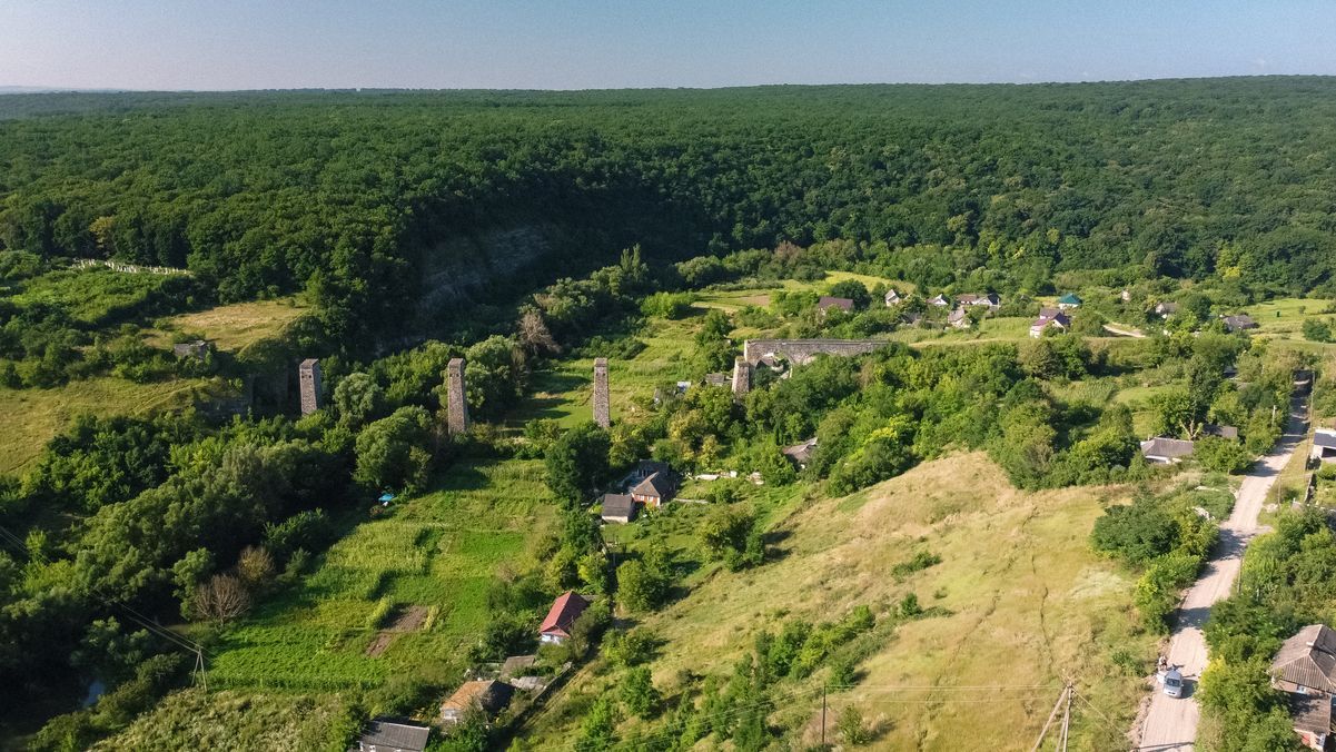 Міст-привид та Чотири кавалери: маловідомі місця Хмельниччини, які варті уваги туриста - Travel Міст-привид та Чотири кавалери: маловідомі місця Хмельниччини, які варті уваги туриста - Travel