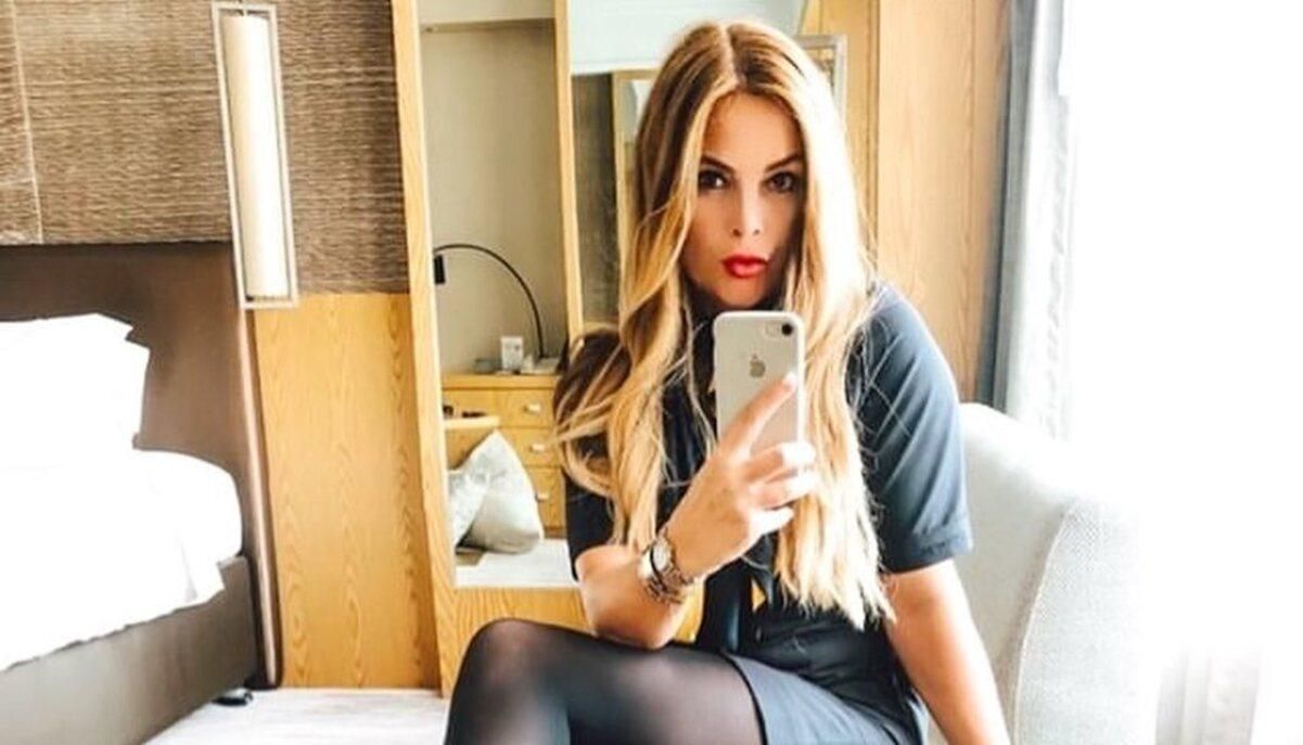 Стюардеса в мініспідниці сфотографувалася на борту літака в незвичайній позі й вразила мережу - 7 ноября 2021 - Travel Стюардеса в мініспідниці сфотографувалася на борту літака в незвичайній позі й вразила мережу - 7 ноября 2021 - Travel