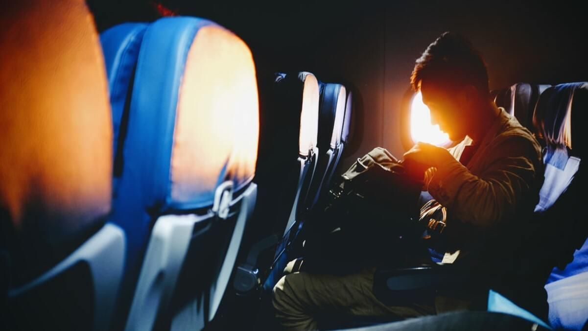 Як пронести в літак додаткові речі у ручній поклажі: стюардеса назвала цікавий спосіб - Travel