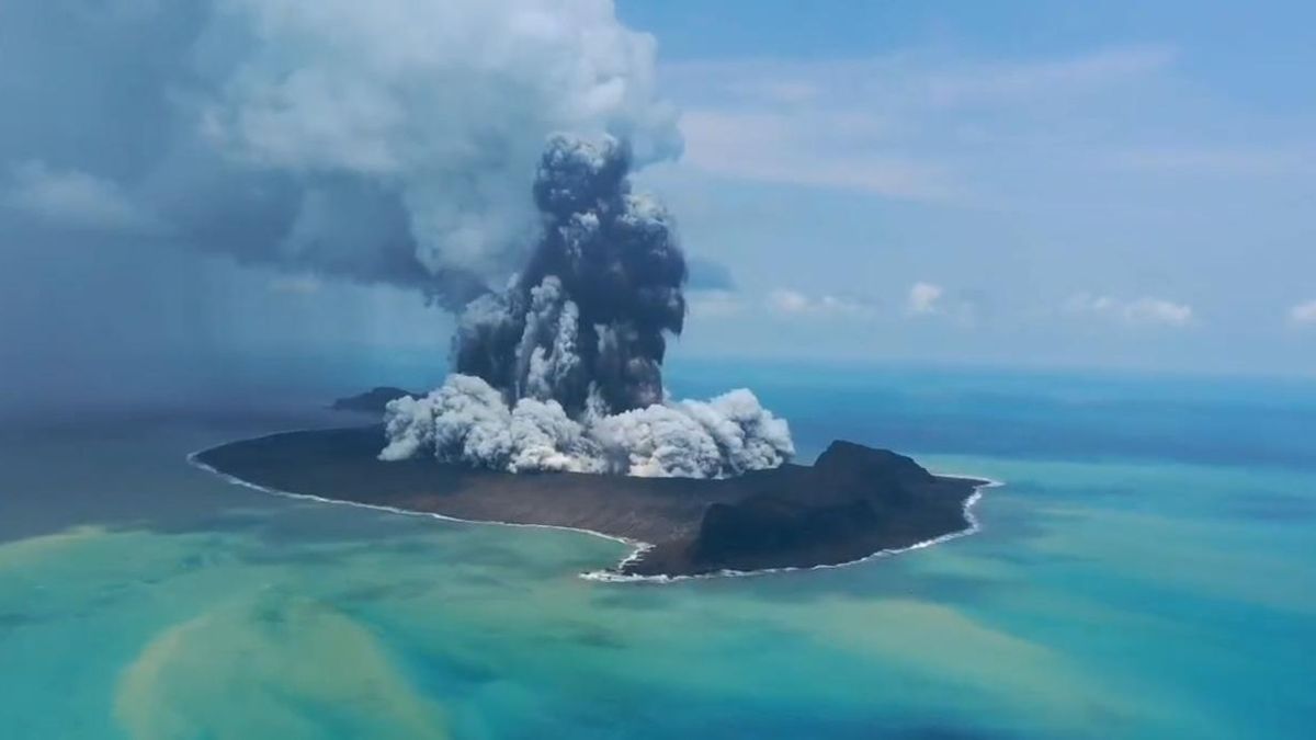 Через виверження вулкана під воду пішов майже весь острів Тонга: який вигляд має зараз - Travel