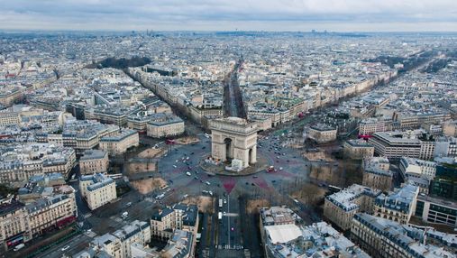 Франция исключила Украину из красного списка: что нужно знать туристам