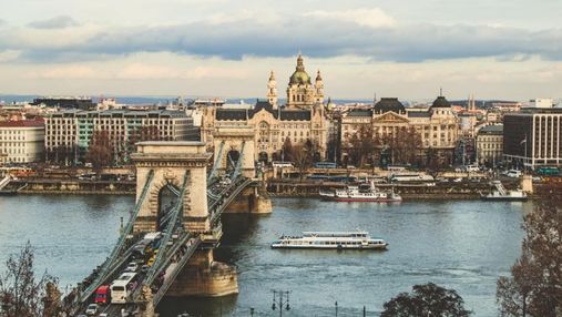 Для туристів, які прибувають літаками: Угорщина змінила умови в'їзду 