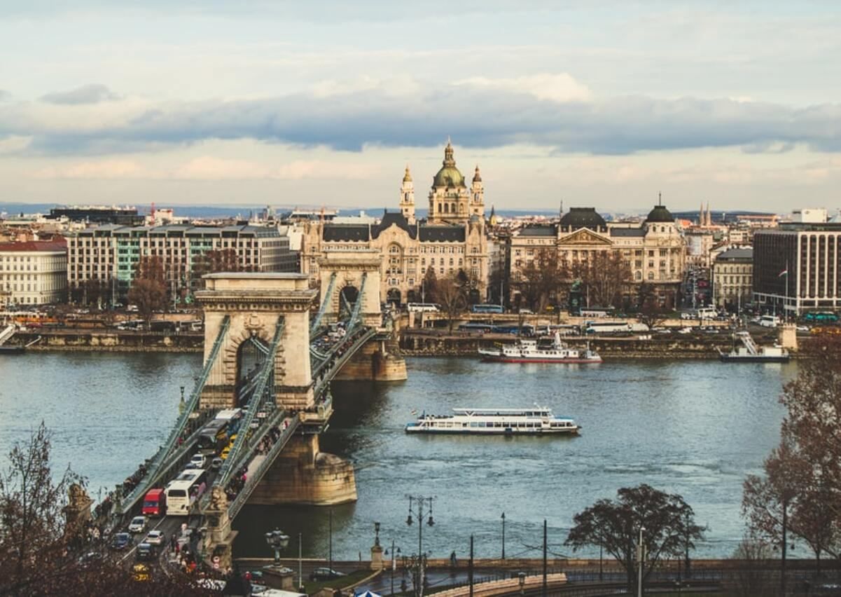 Для туристів, які прибувають літаками: Угорщина змінила умови в'їзду - Travel