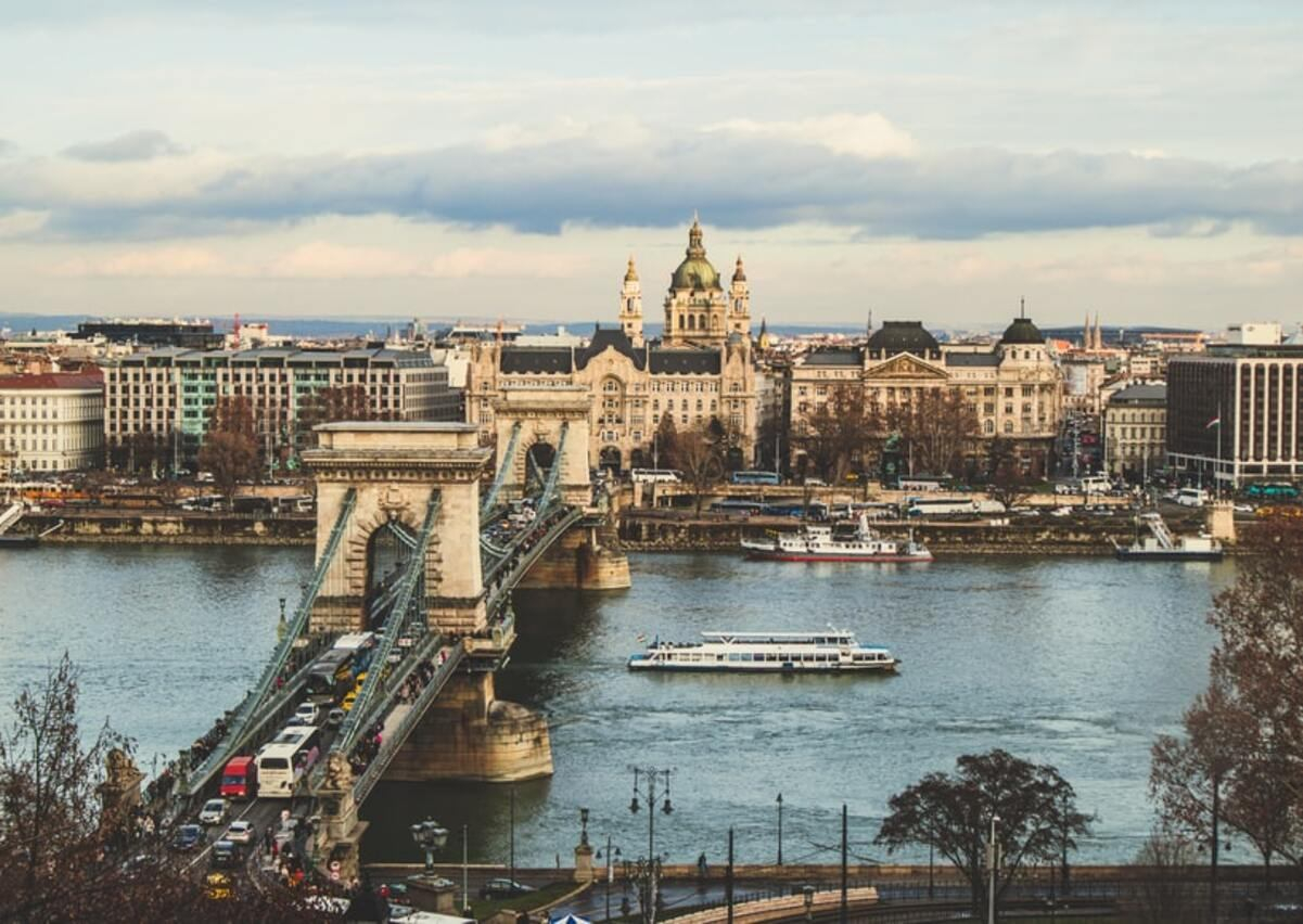 Для туристів, які прибувають літаками: Угорщина змінила умови в'їзду - 16 февраля 2022 - Travel
