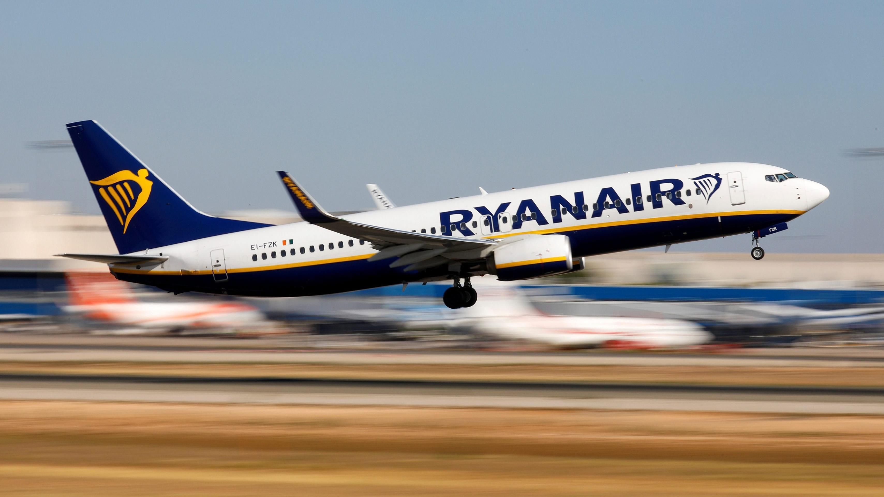 Ryanair розпродає 300 тисяч авіаквитків від 8 євро: куди можна полетіти - Travel
