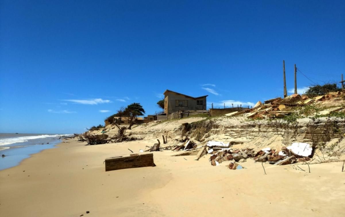 Подводное кладбище: в Бразилии курортный город уходит под воду – апокалиптические фото - Travel Подводное кладбище: в Бразилии курортный город уходит под воду – апокалиптические фото - Travel