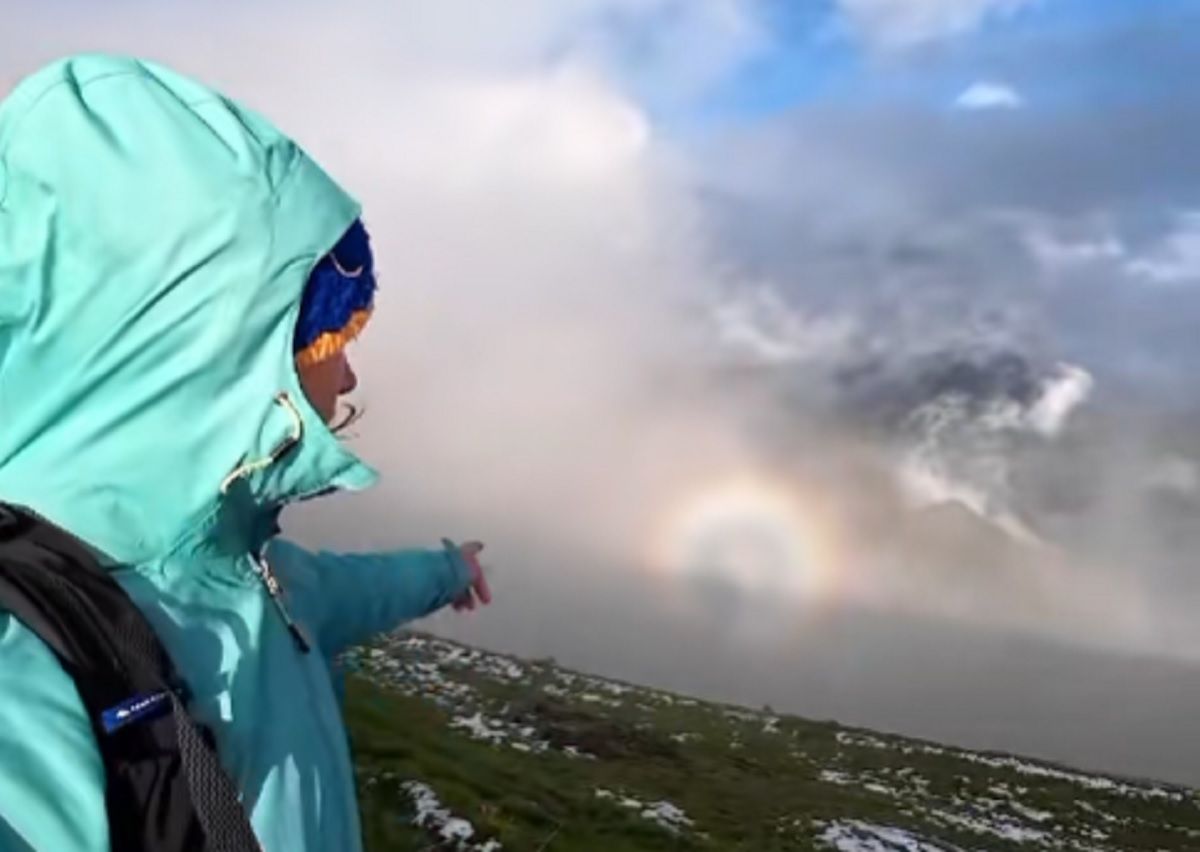 Туристка в Карпатах зафиксировала на видео мистическое природное явление Брокенский призрак - Travel Туристка в Карпатах зафиксировала на видео мистическое природное явление Брокенский призрак - Travel