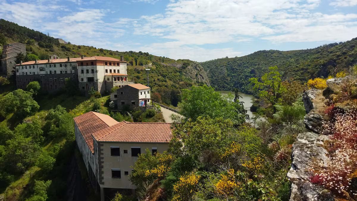 Американець купив село в Іспанії, яке пустує 30 років - хоче відкрити там курорт - Travel Американець купив село в Іспанії, яке пустує 30 років - хоче відкрити там курорт - Travel