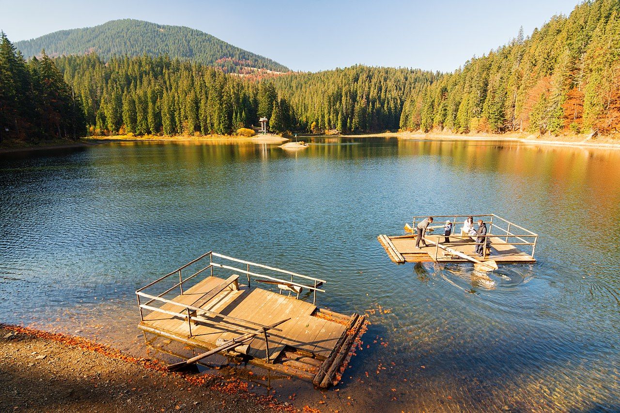 На яке озеро поїхати в Карпати влітку - як добратися на озеро Синевир - Travel На яке озеро поїхати в Карпати влітку - як добратися на озеро Синевир - Travel