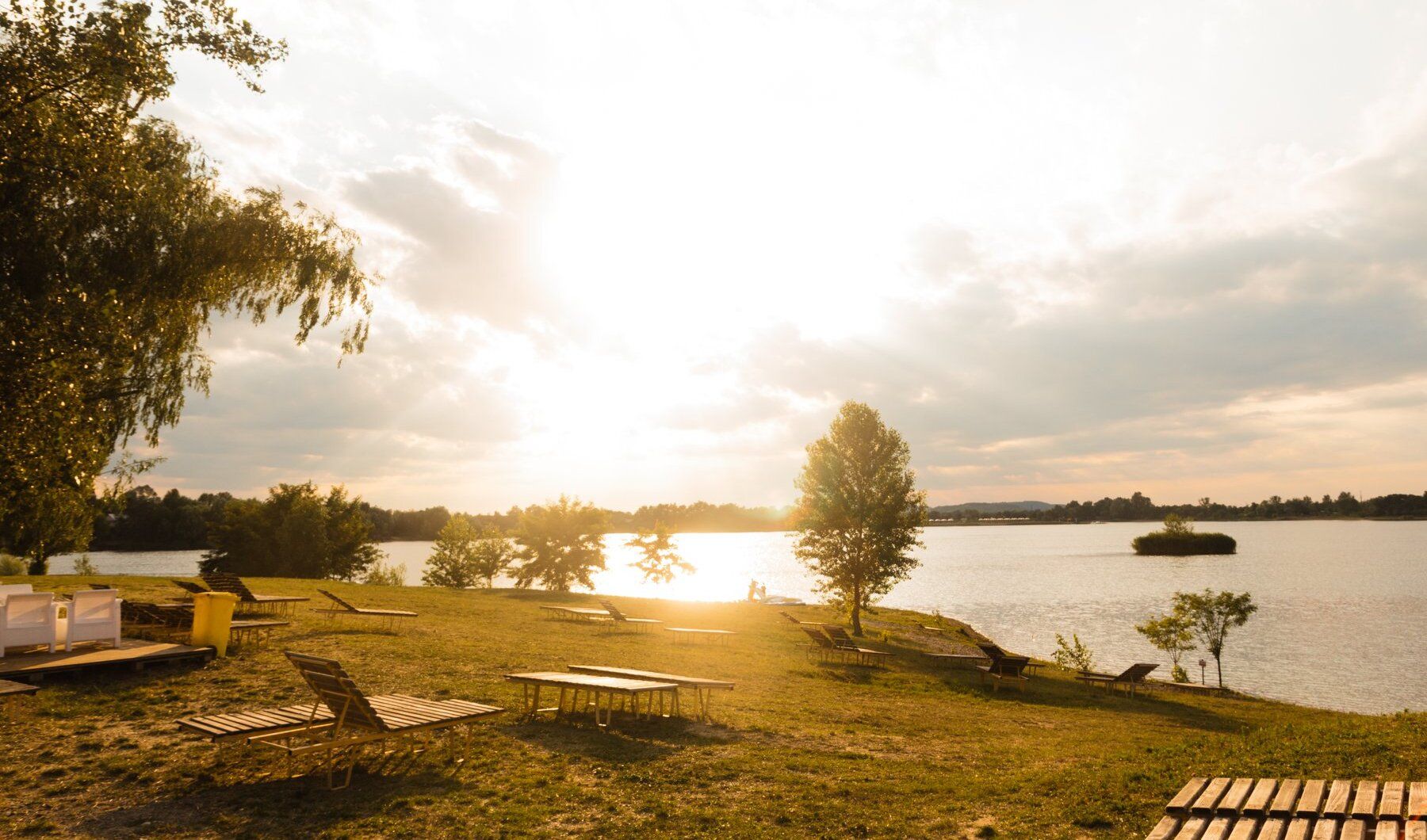 Яке озеро називають Закарпатським морем - скільки там коштує відпочинок - Travel Яке озеро називають Закарпатським морем - скільки там коштує відпочинок - Travel