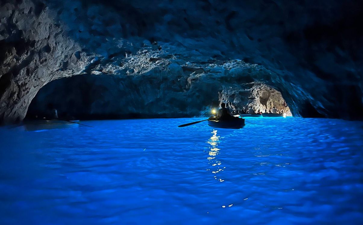 Голубой грот на Капри - туристы рассказали, как посетили пещеру в Италии - Travel
