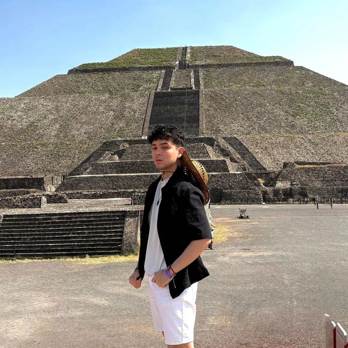 Парень случайно купил билет в другую страну - Travel Парень случайно купил билет в другую страну - Travel