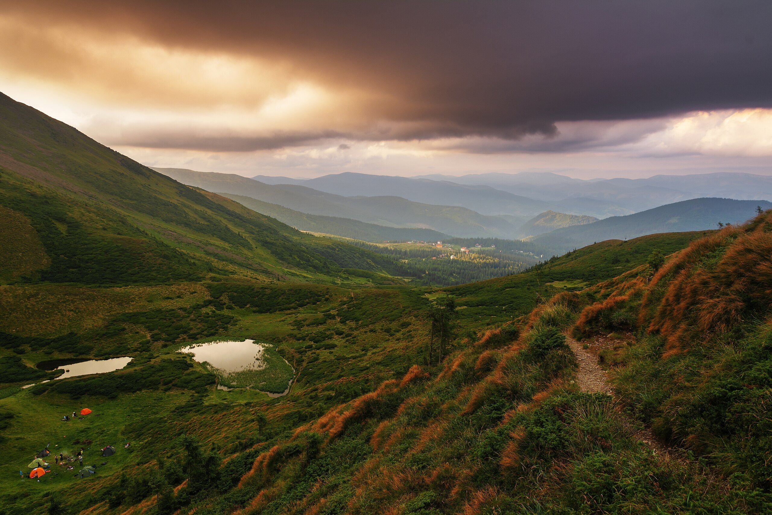 Високогірне озеро в Карпатах відоме трагічною легендою - де його шукати - Travel
